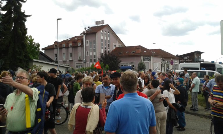 Vereint gegen Rechts. Kein Platz für Ausländerfeindlichkeit in Schwetzingen.