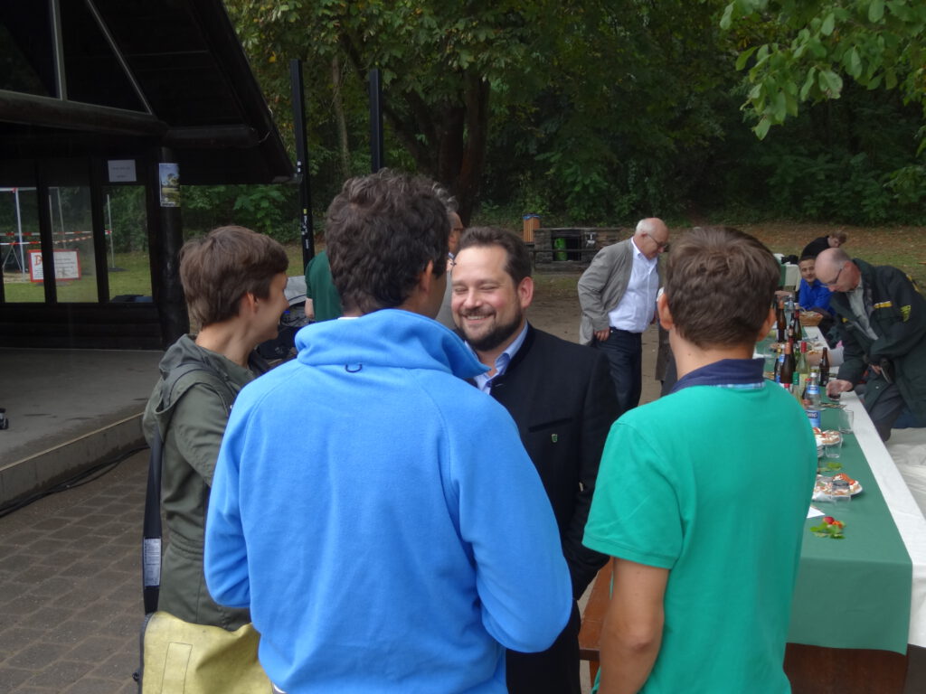 Minister Alexander Bonde im Gespräch mit Andre Baumann (NABU), Sandra Detzer (GRÜNE) und Patrick Schönenberg (GRÜNE)