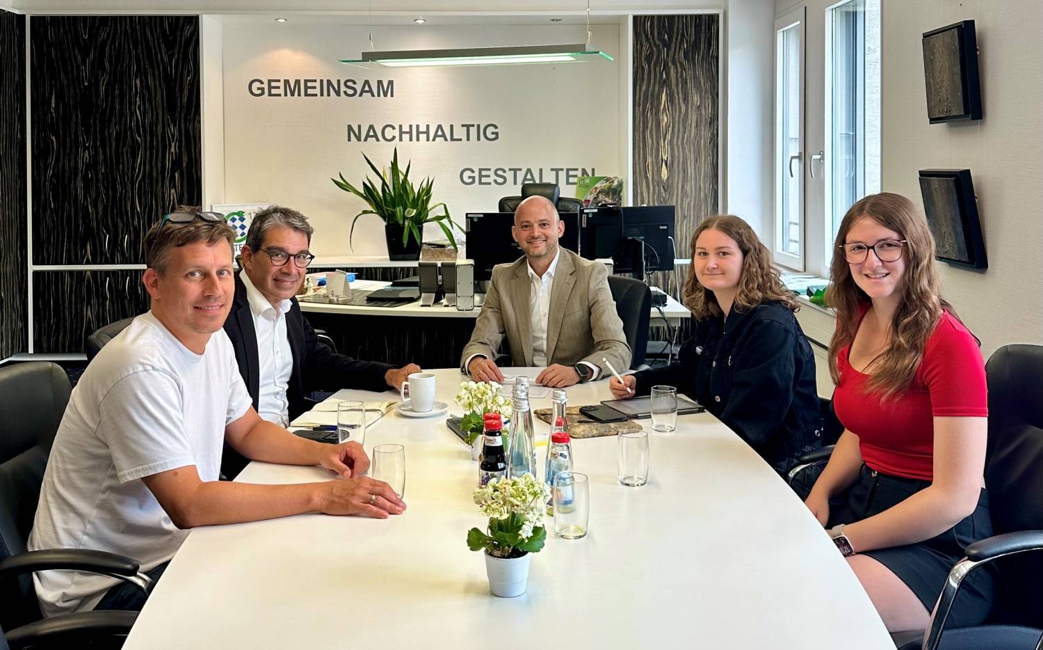 Im Austausch (v.l.n.r.) Patrick Schönenberg, Dr. Andre Baumann, Pascal Seidel, Vanessa Seidel, Sophia Schadt