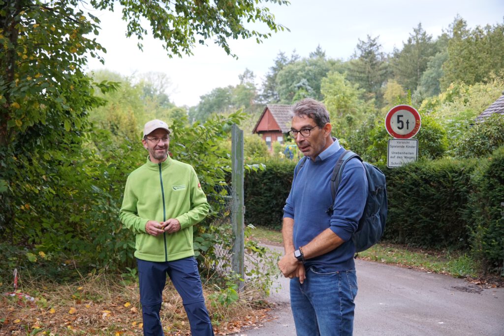Dr. Jost Armbruster und Dr. Andre Baumann bedanken sich bei den Teilnehmenden